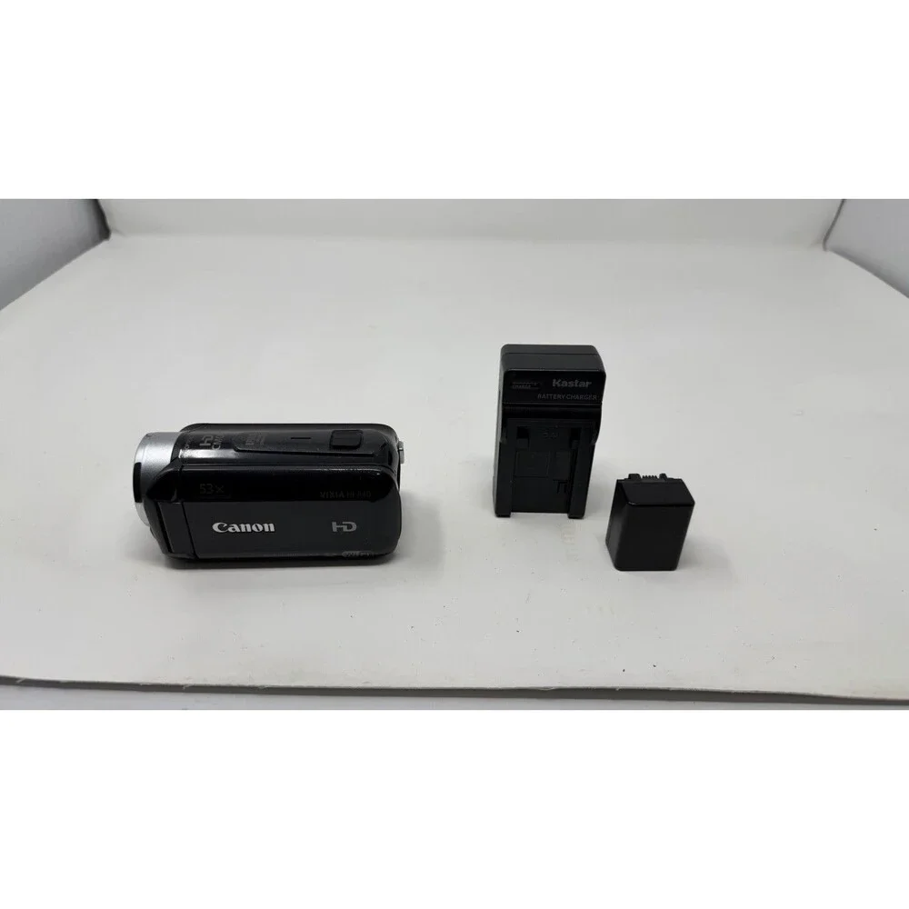 Canon VIXIA HF R40 Full HD 1080p Camcorder w/ Battery & Charger